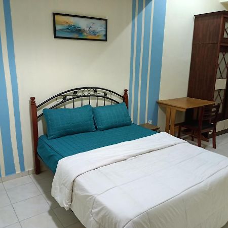 Oyo Home 90419 Sahar Guesthouse Malacca エクステリア 写真