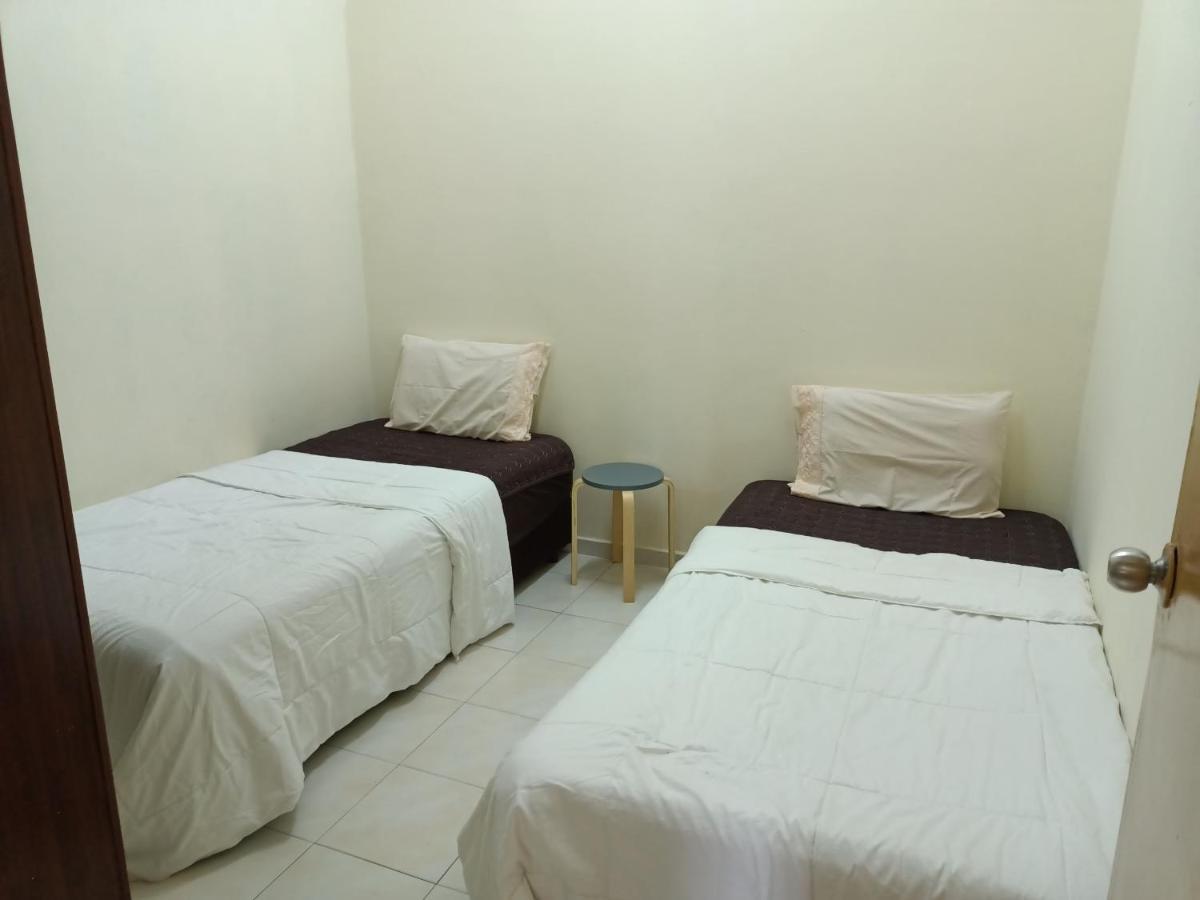 Oyo Home 90419 Sahar Guesthouse Malacca エクステリア 写真