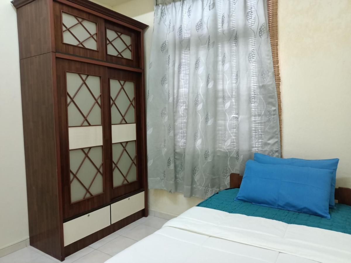 Oyo Home 90419 Sahar Guesthouse Malacca エクステリア 写真