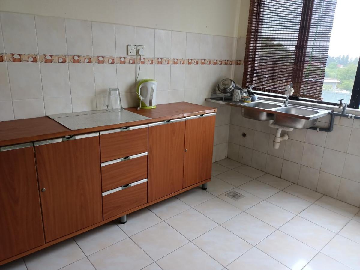 Oyo Home 90419 Sahar Guesthouse Malacca エクステリア 写真