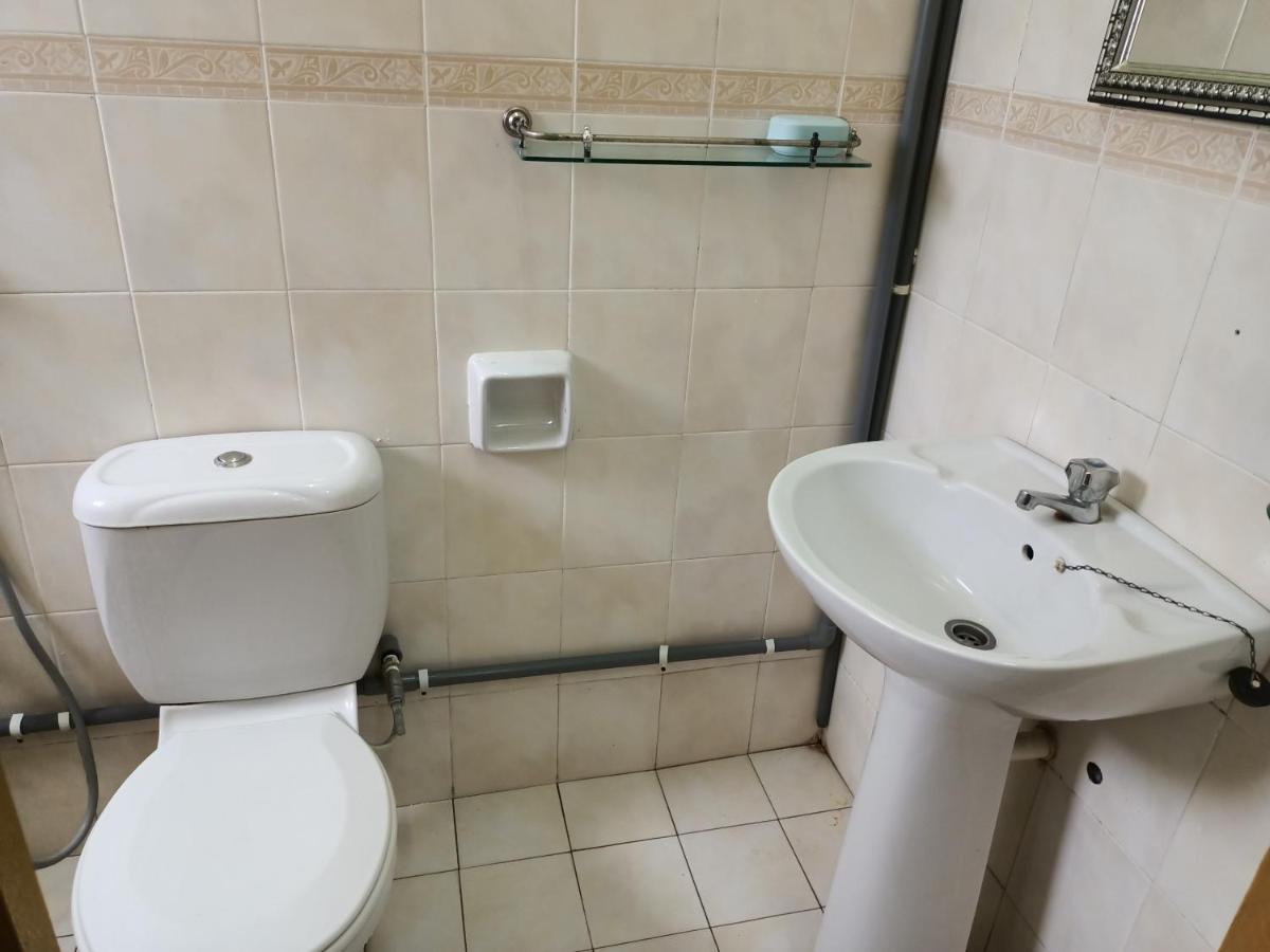 Oyo Home 90419 Sahar Guesthouse Malacca エクステリア 写真