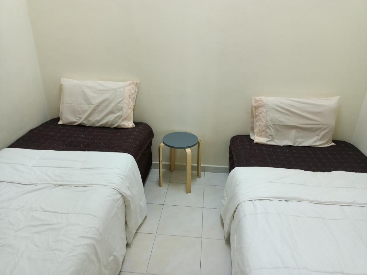 Oyo Home 90419 Sahar Guesthouse Malacca エクステリア 写真