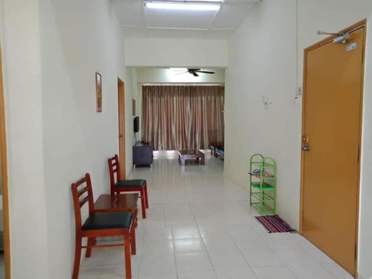 Oyo Home 90419 Sahar Guesthouse Malacca エクステリア 写真