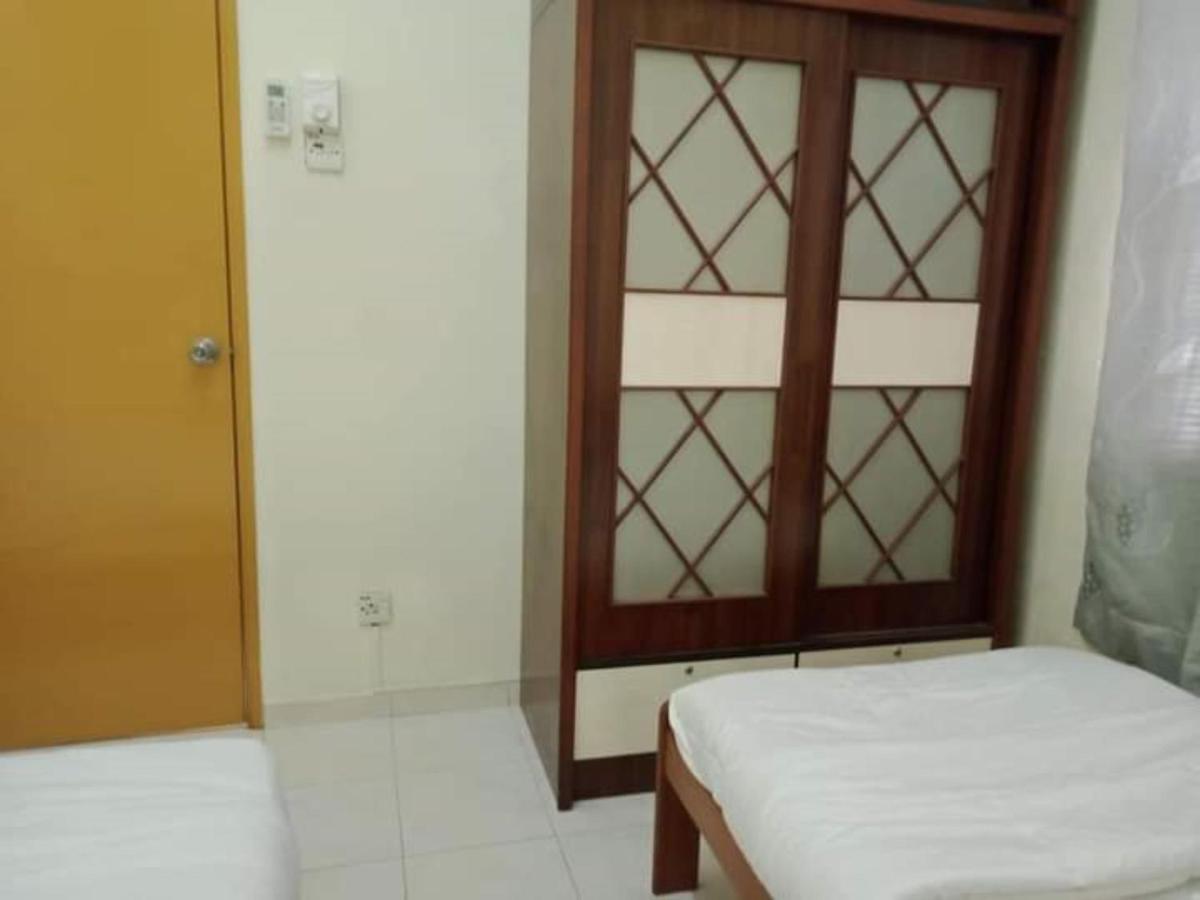 Oyo Home 90419 Sahar Guesthouse Malacca エクステリア 写真