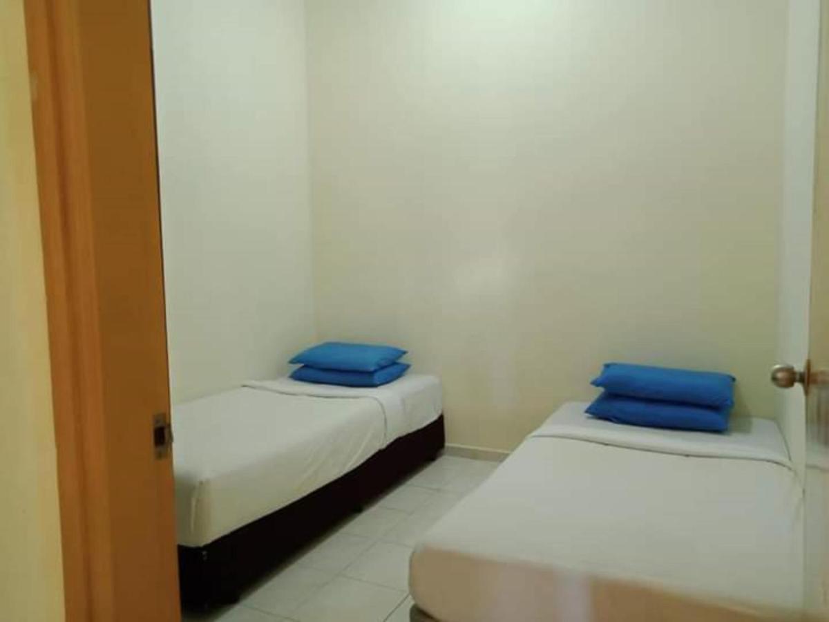 Oyo Home 90419 Sahar Guesthouse Malacca エクステリア 写真