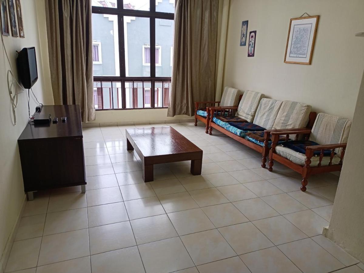 Oyo Home 90419 Sahar Guesthouse Malacca エクステリア 写真