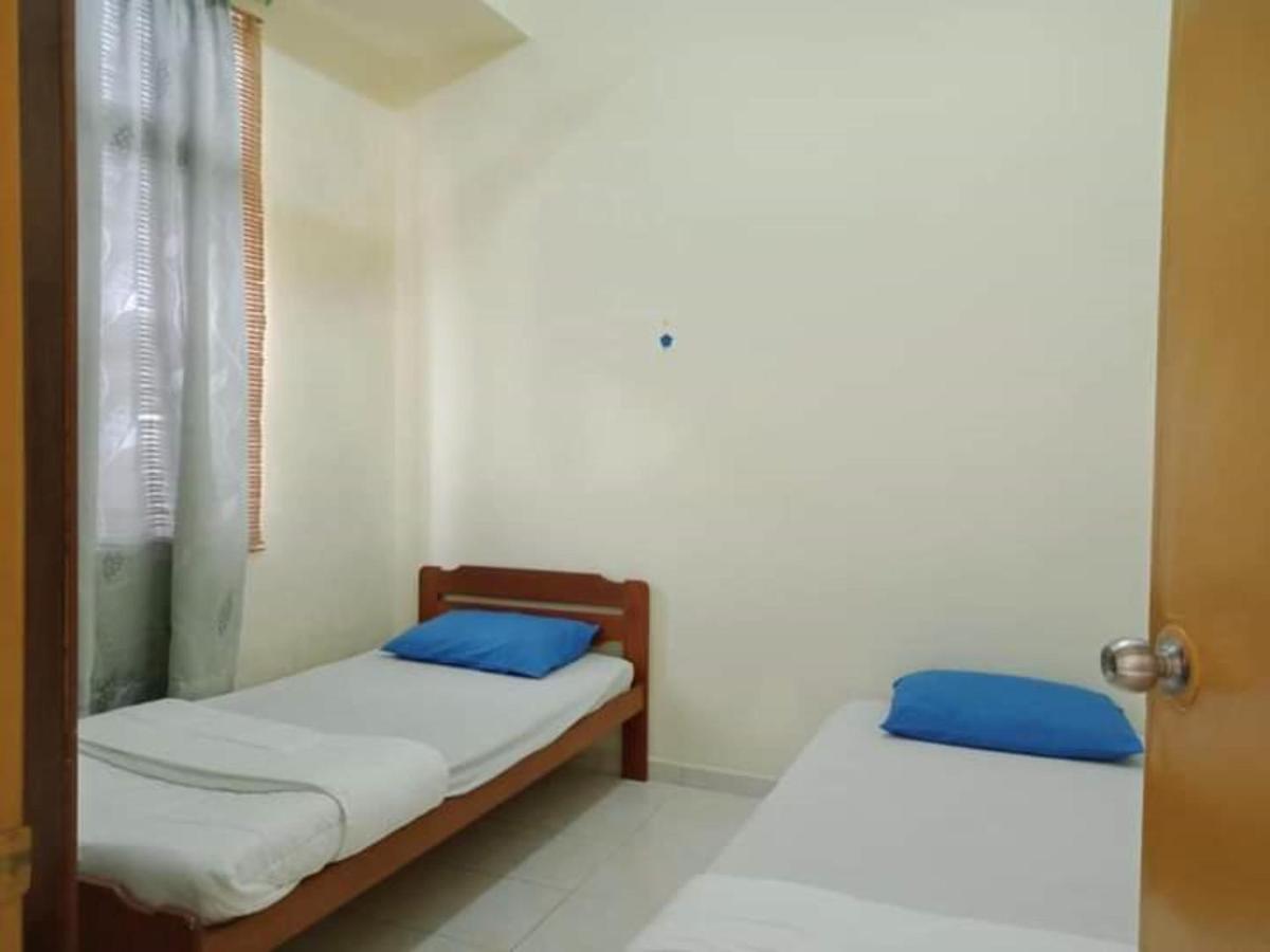 Oyo Home 90419 Sahar Guesthouse Malacca エクステリア 写真