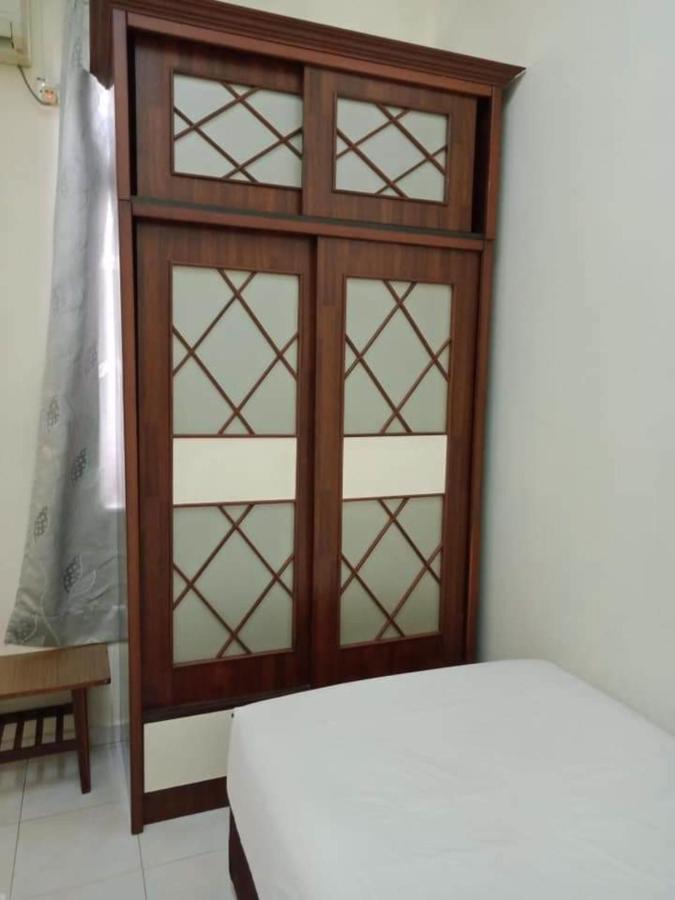 Oyo Home 90419 Sahar Guesthouse Malacca エクステリア 写真