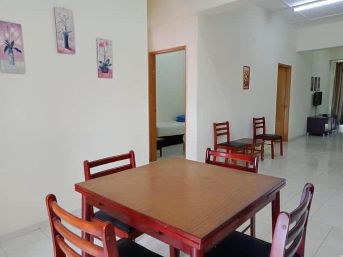 Oyo Home 90419 Sahar Guesthouse Malacca エクステリア 写真
