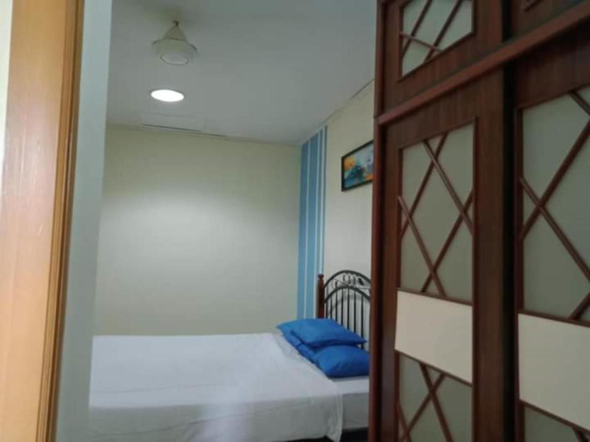 Oyo Home 90419 Sahar Guesthouse Malacca エクステリア 写真